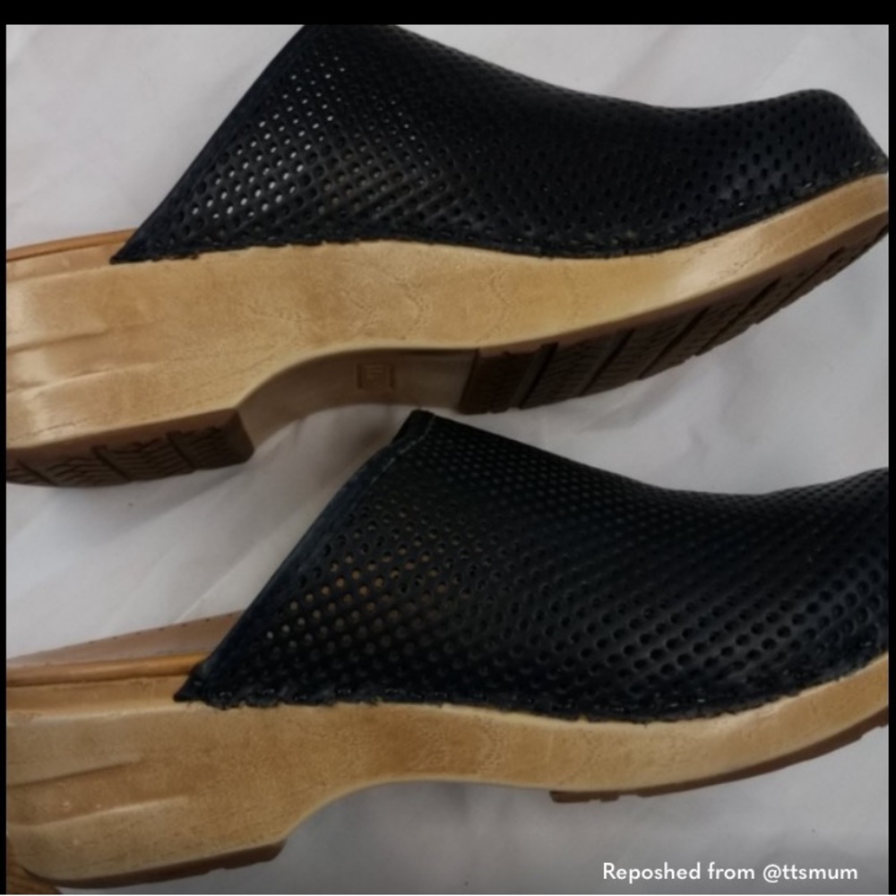 LL Bean perforated blue leather clogs 9.5 shoes mules wooden